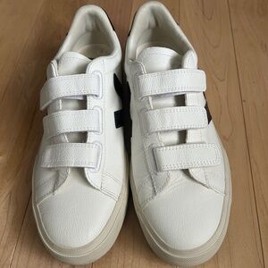 Veja Leather Sneakers - As new